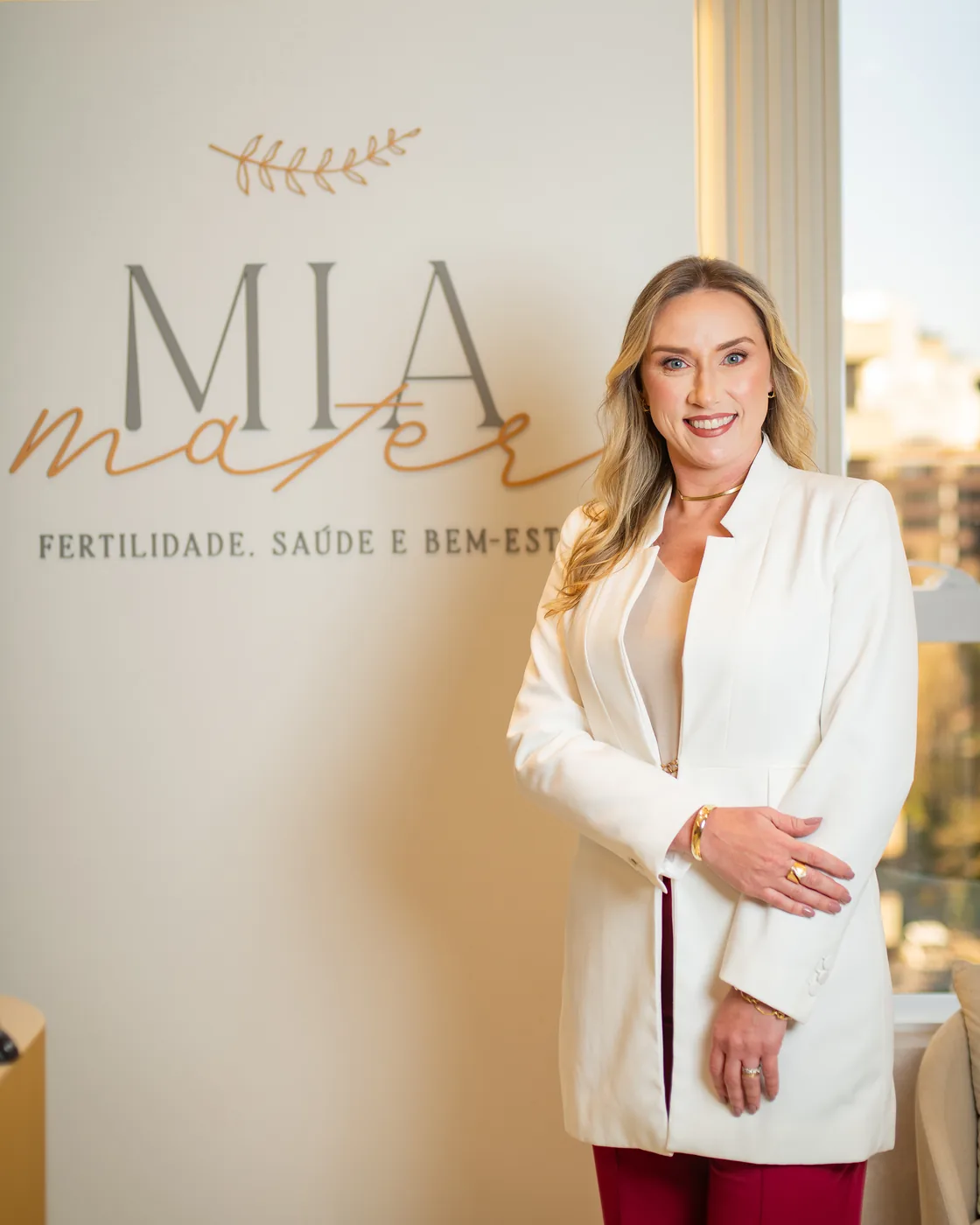 Dra. Lisiane Knob da Costa na recepção da Clínica Mia Mater